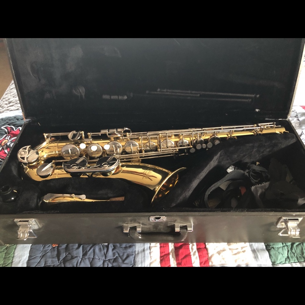 Yamaha Tenor Saxophone - Picture 3 of 4